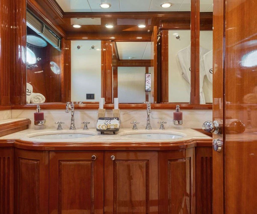 DIVINE - Boat Images