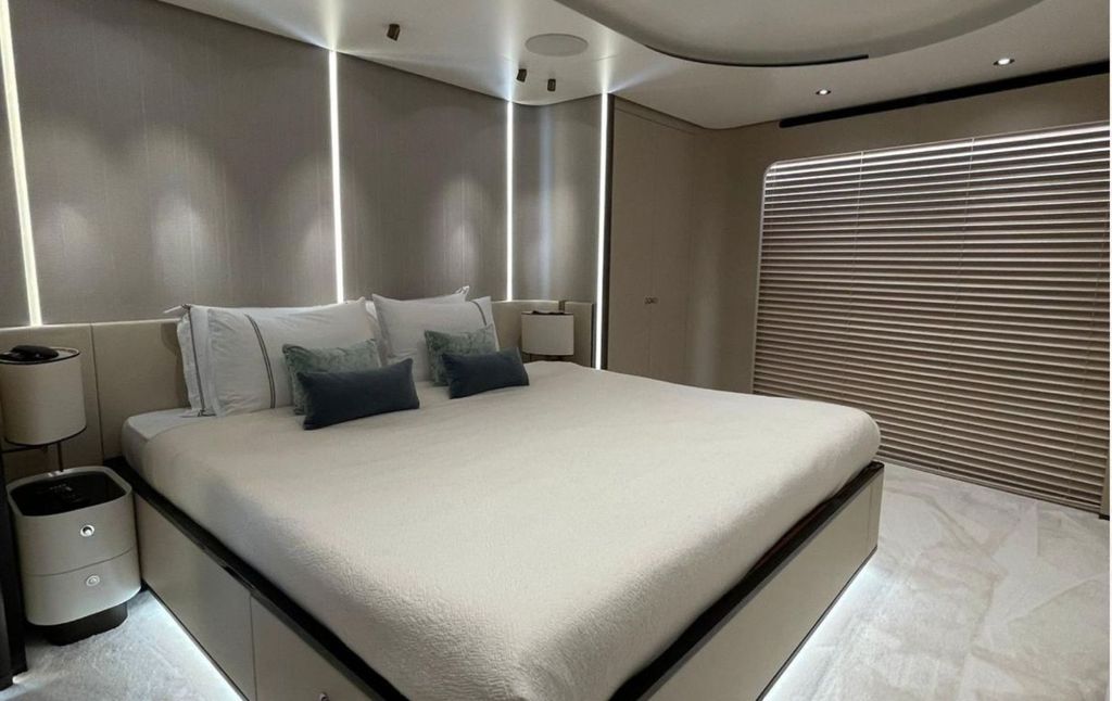 LA LIBERTA - Boat Images