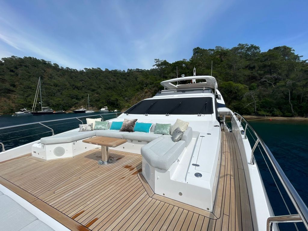 LA LIBERTA - Boat Images