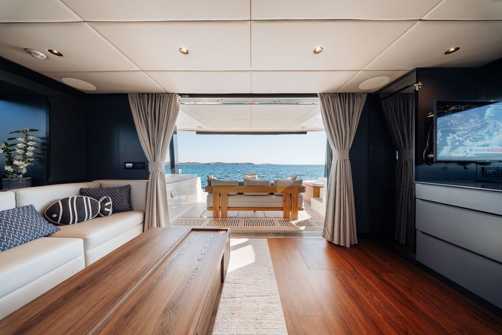 Viva 4 - Boat Images