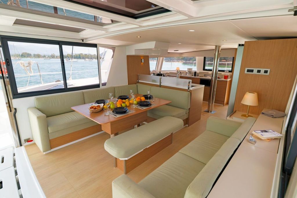DREAM ON - Boat Images