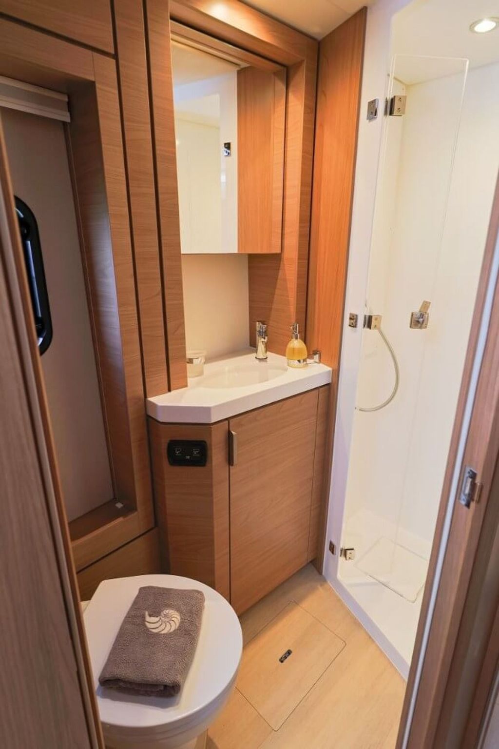 DREAM ON - Boat Images
