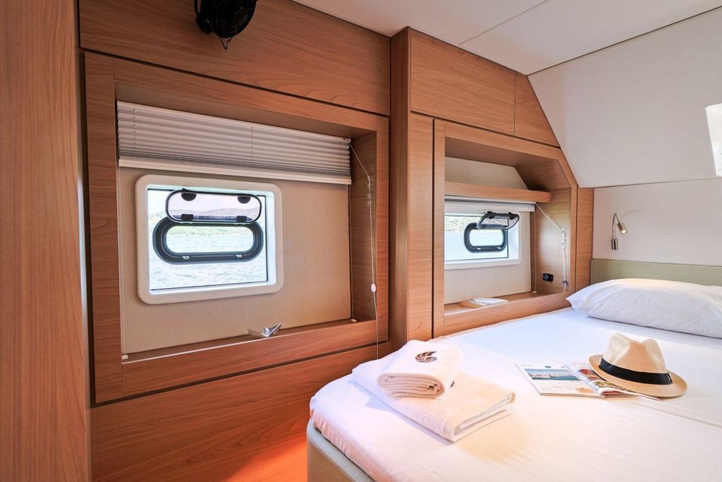 DREAM ON - Boat Images