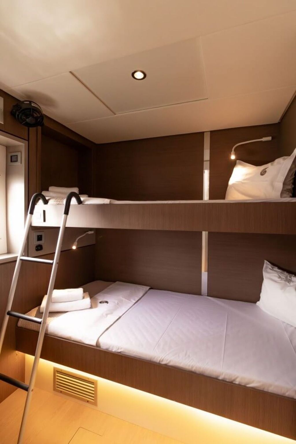 STELINA - Boat Images