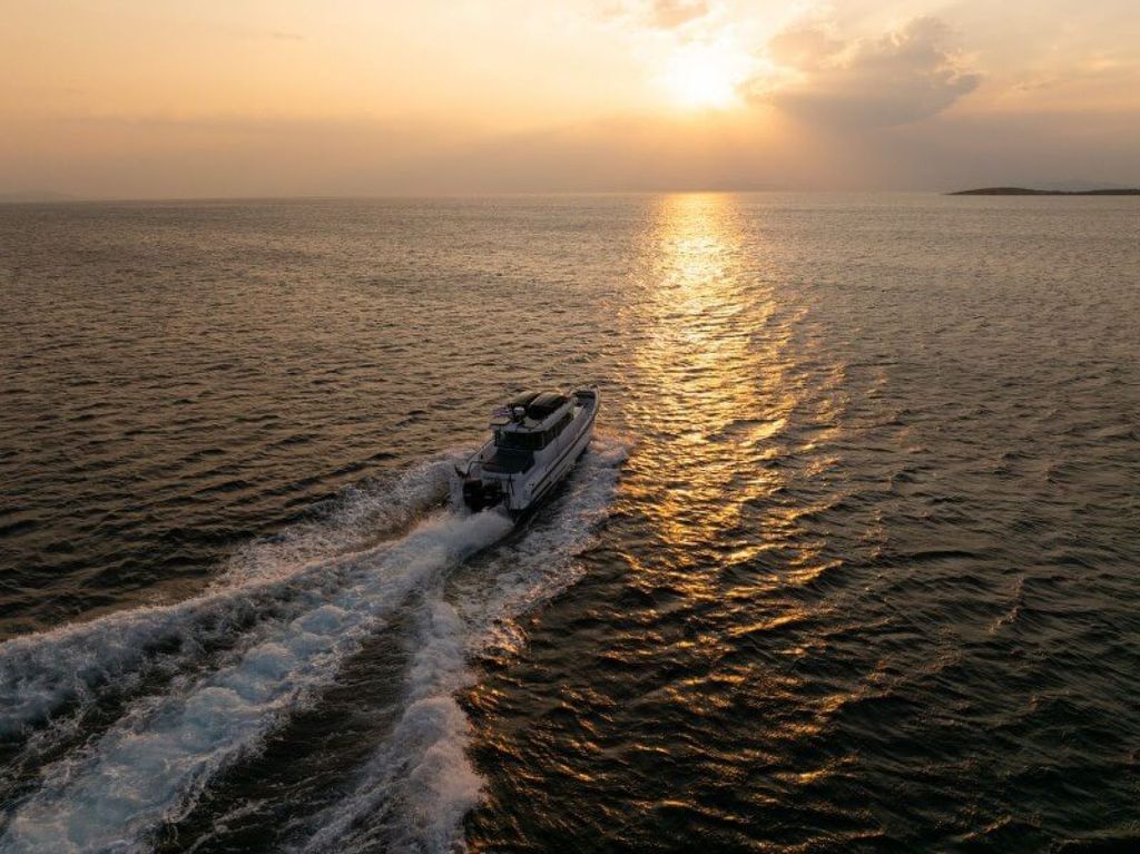 MY CHARACTER - Boat Images