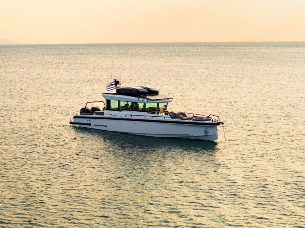MY CHARACTER - Boat Images