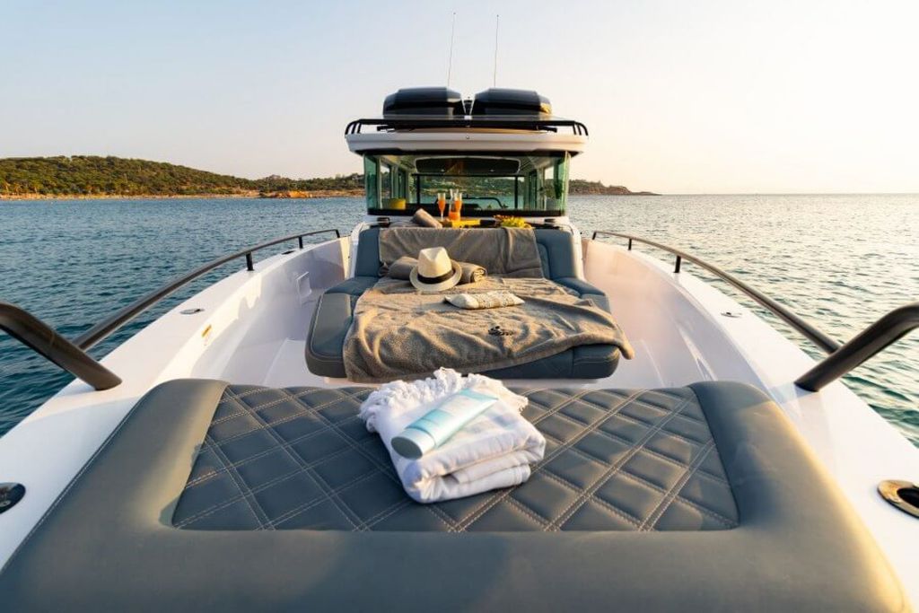 MY CHARACTER - Boat Images