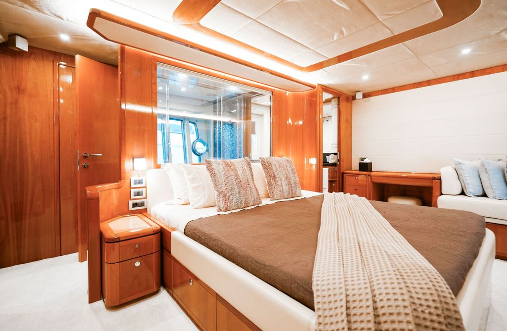 FLOW - Boat Images