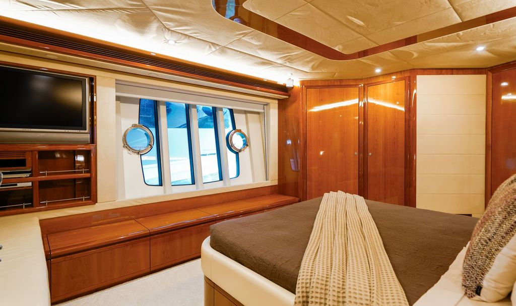 FLOW - Boat Images