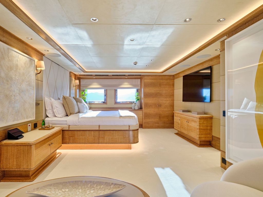 ARTEMISEA - Boat Images