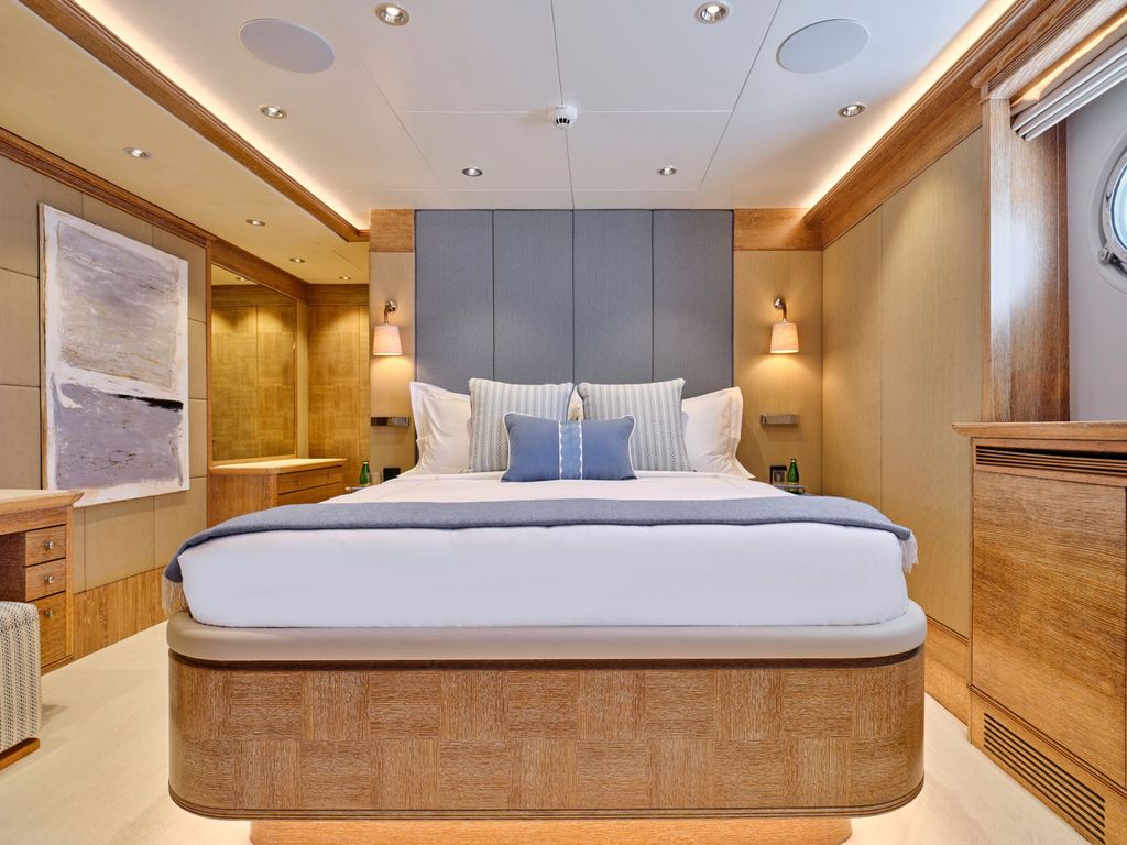 ARTEMISEA - Boat Images