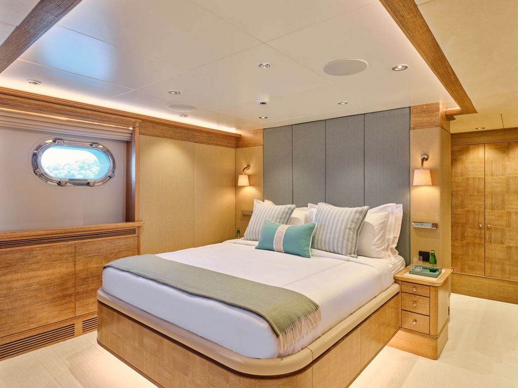 ARTEMISEA - Boat Images