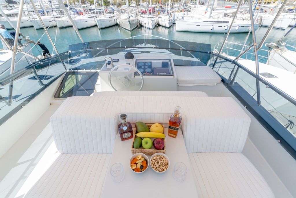 CRYSTAL - Boat Images