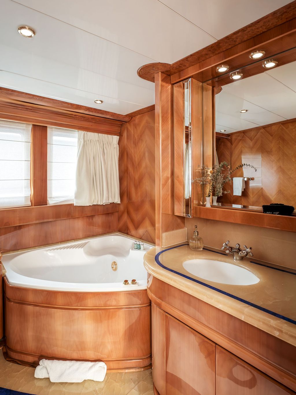LADY G II - Boat Images