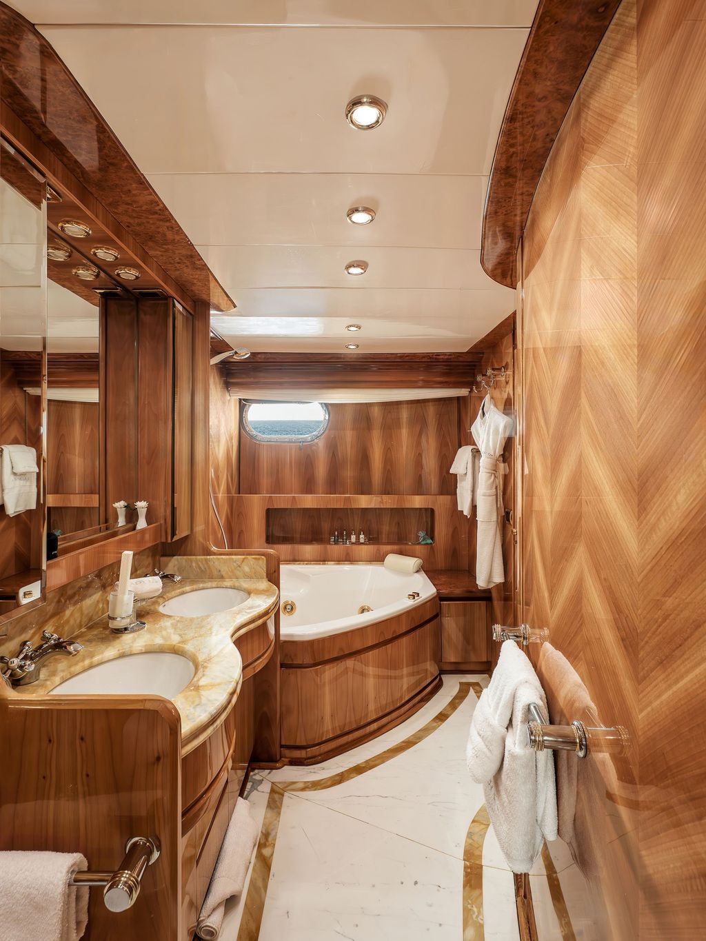 LADY G II - Boat Images