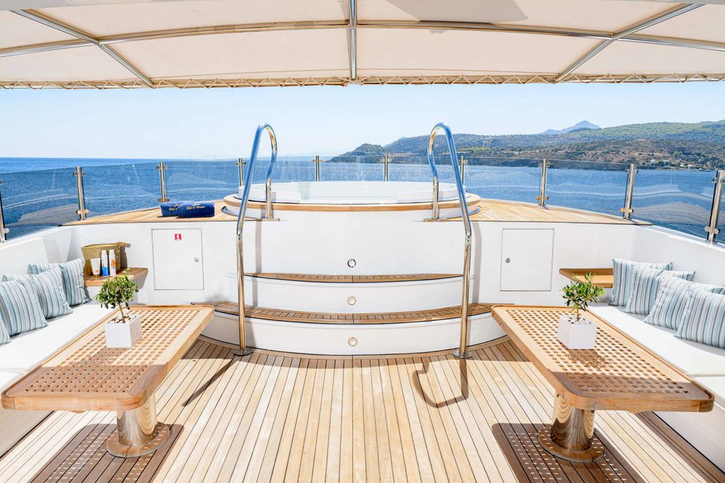 WIND OF FORTUNE - Boat Images