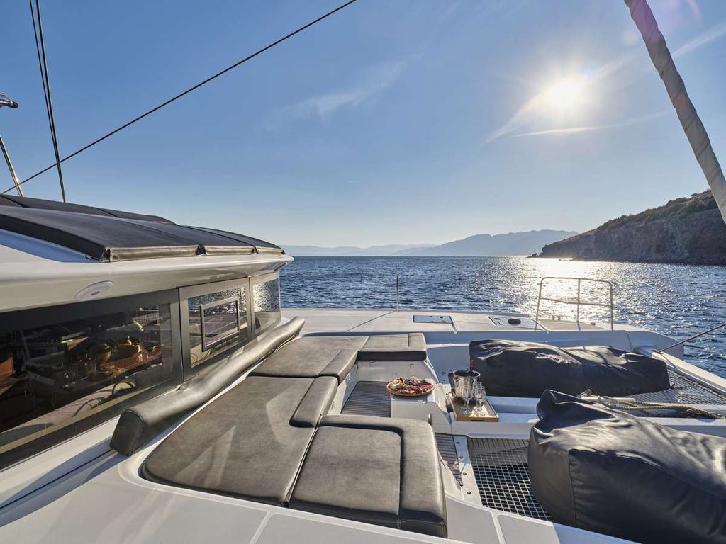 ANDARE AVANTI - Boat Images