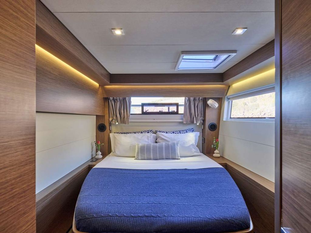 ANDARE AVANTI - Boat Images