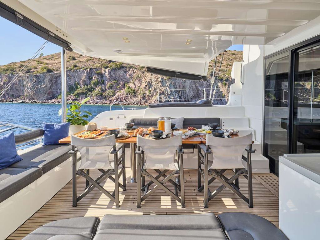 ANDARE AVANTI - Boat Images
