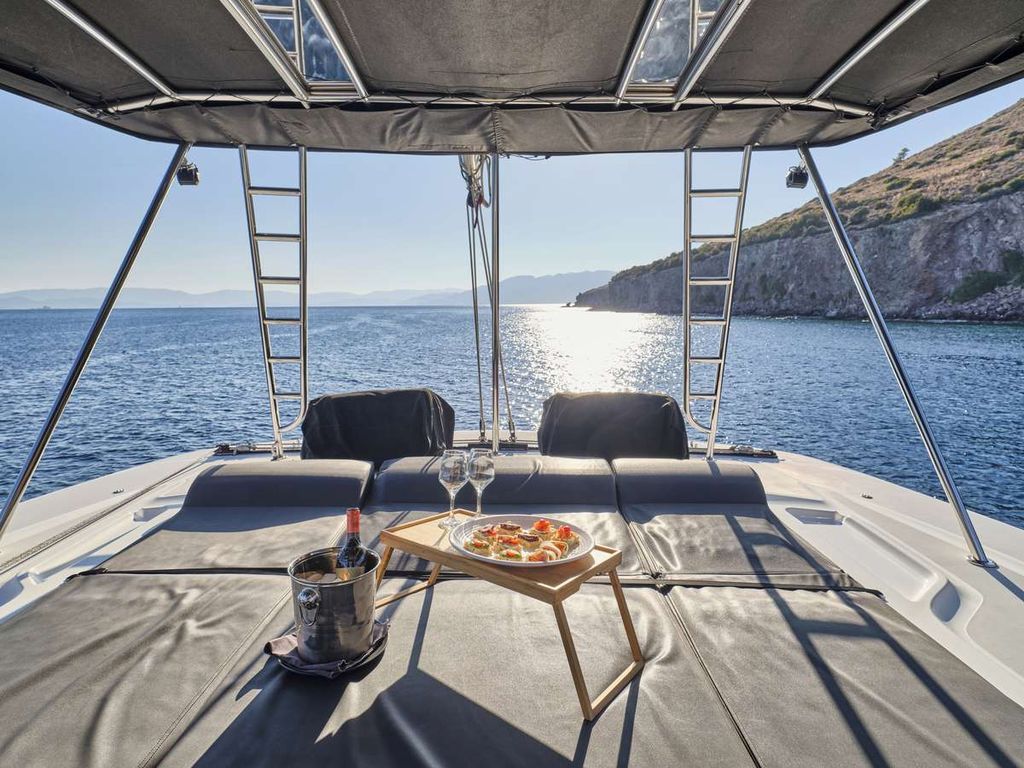 ANDARE AVANTI - Boat Images