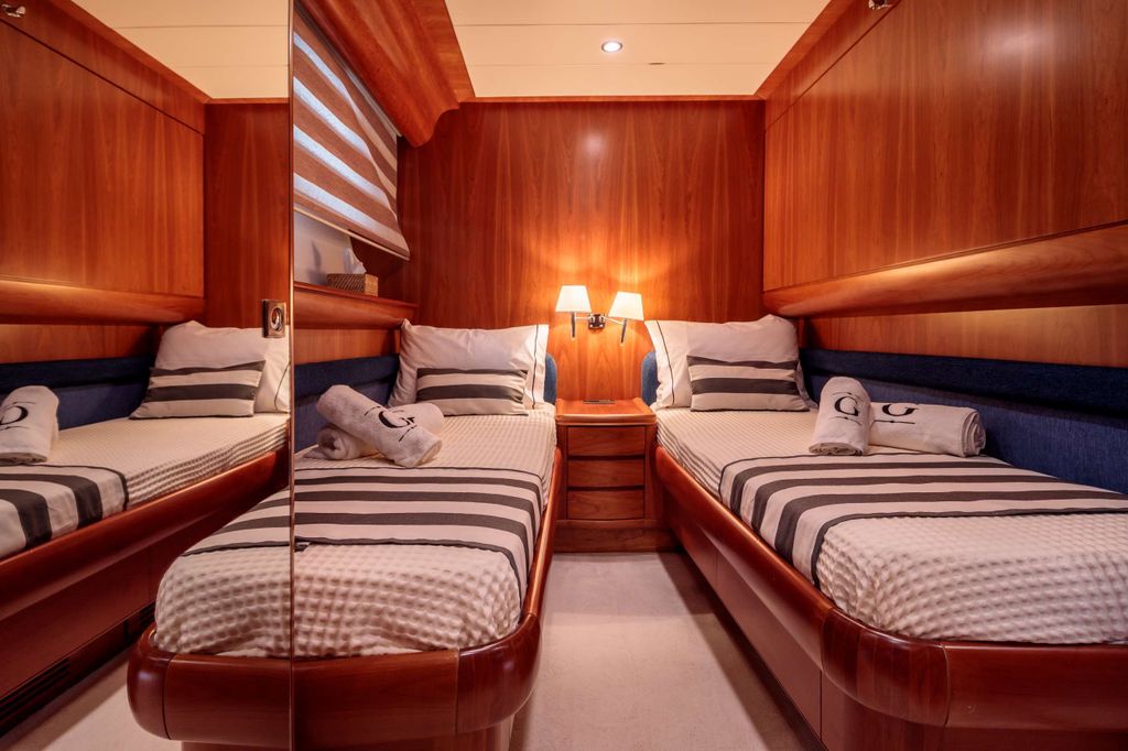 GORGEOUS - Boat Images