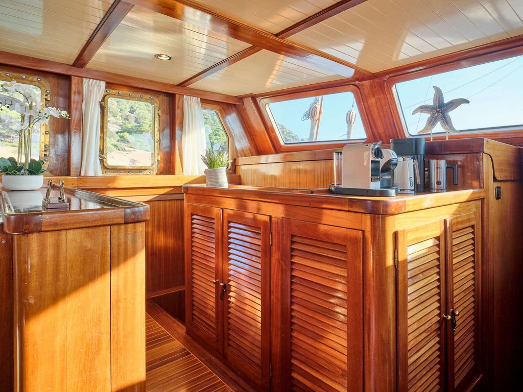 MYRA - Boat Images