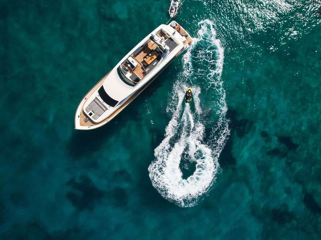 MIRAVAL - Boat Images