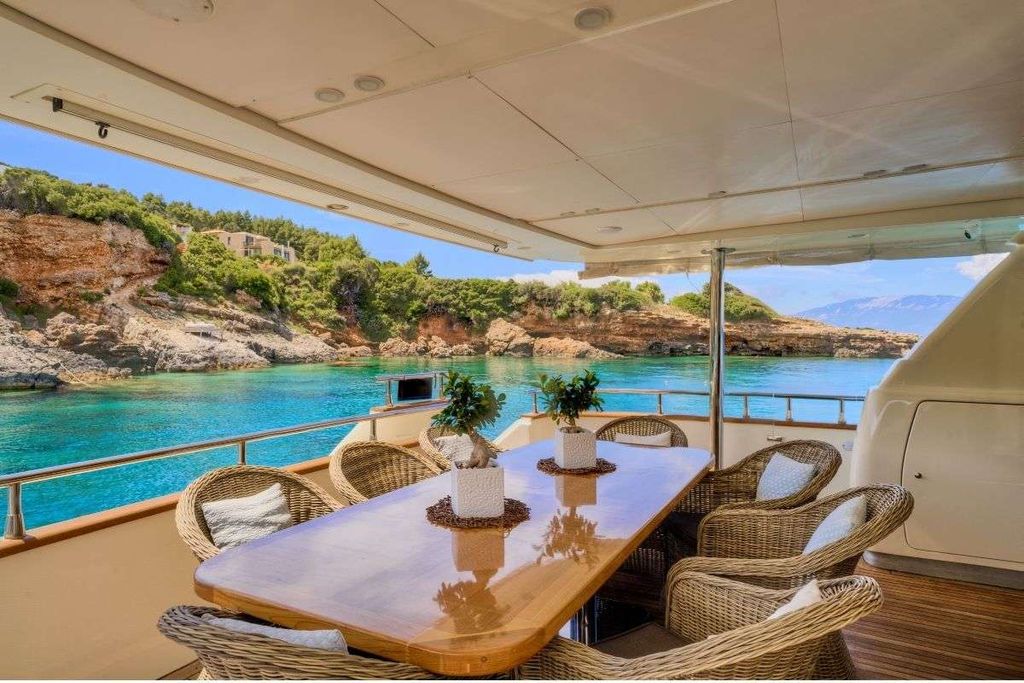 MIRAVAL - Boat Images