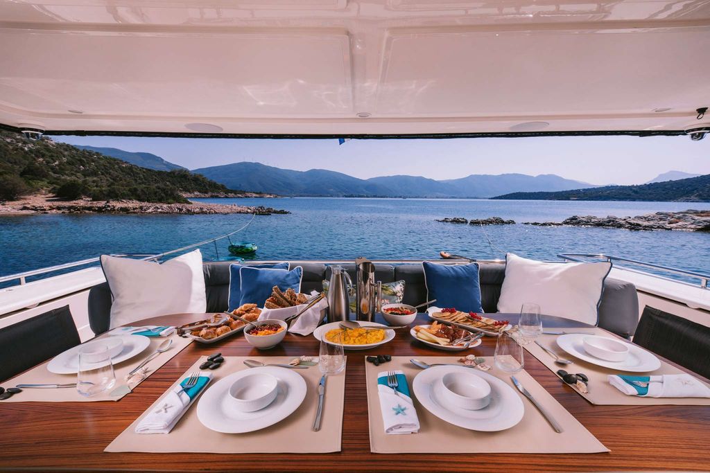 OXYGEN 8 - Boat Images