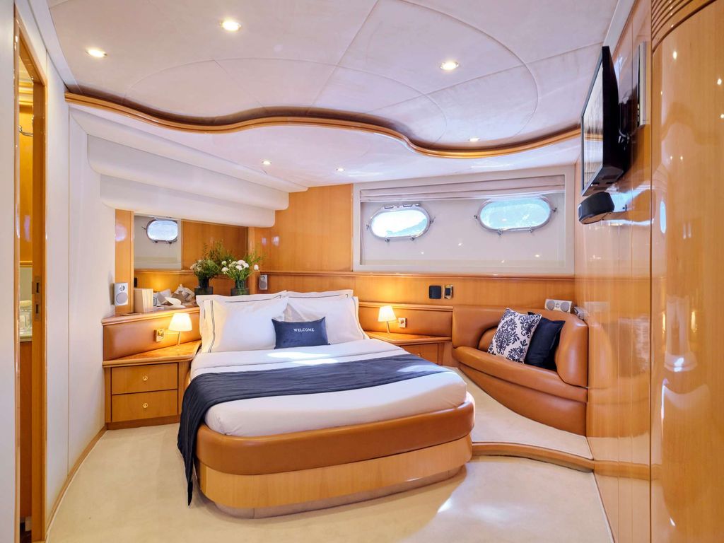 LADY L - Boat Images
