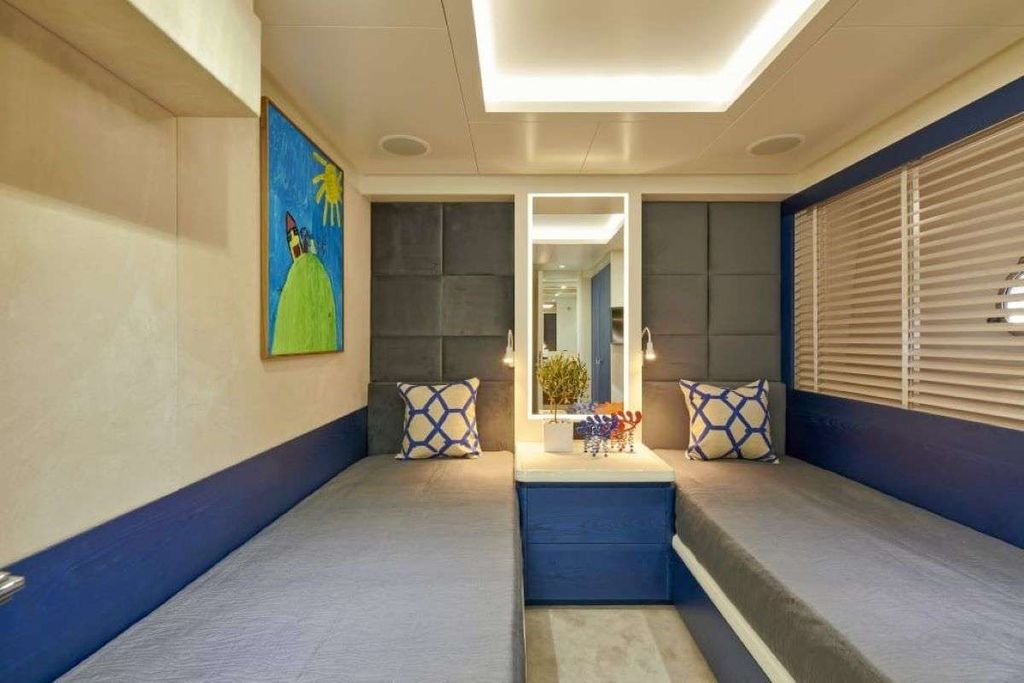 LA FENICE - Boat Images
