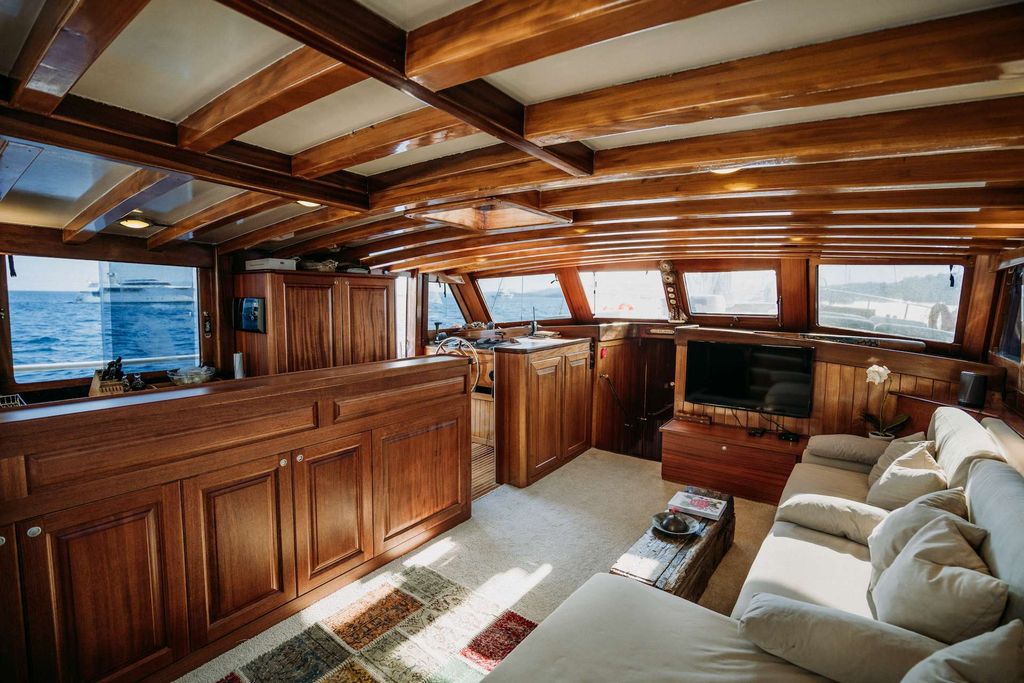 BEYAZ LALE - Boat Images