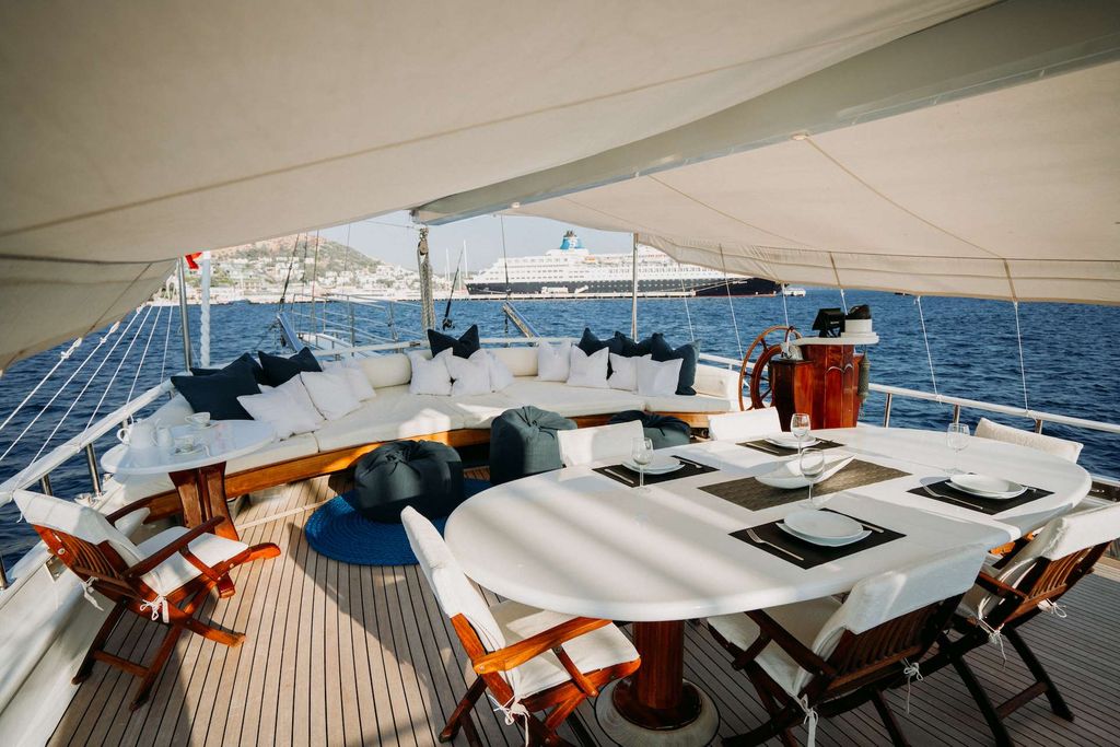 BEYAZ LALE - Boat Images