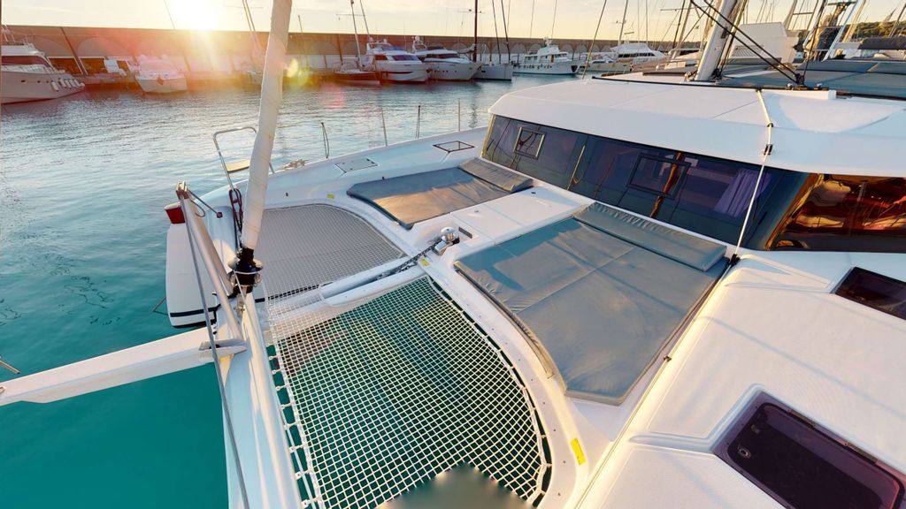 Blue Horizon - Boat Images