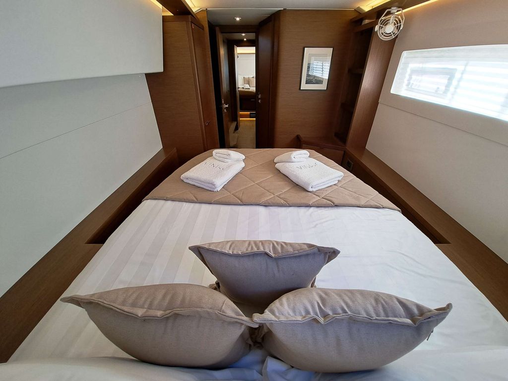 Omnia - Boat Images