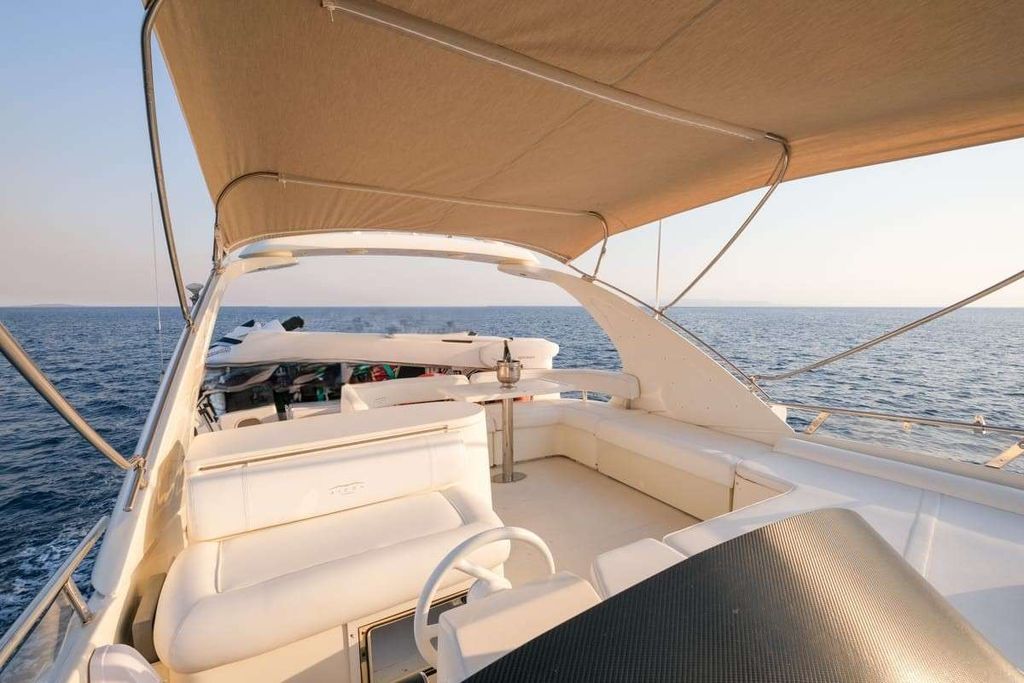 SUMMER THERAPY - Boat Images