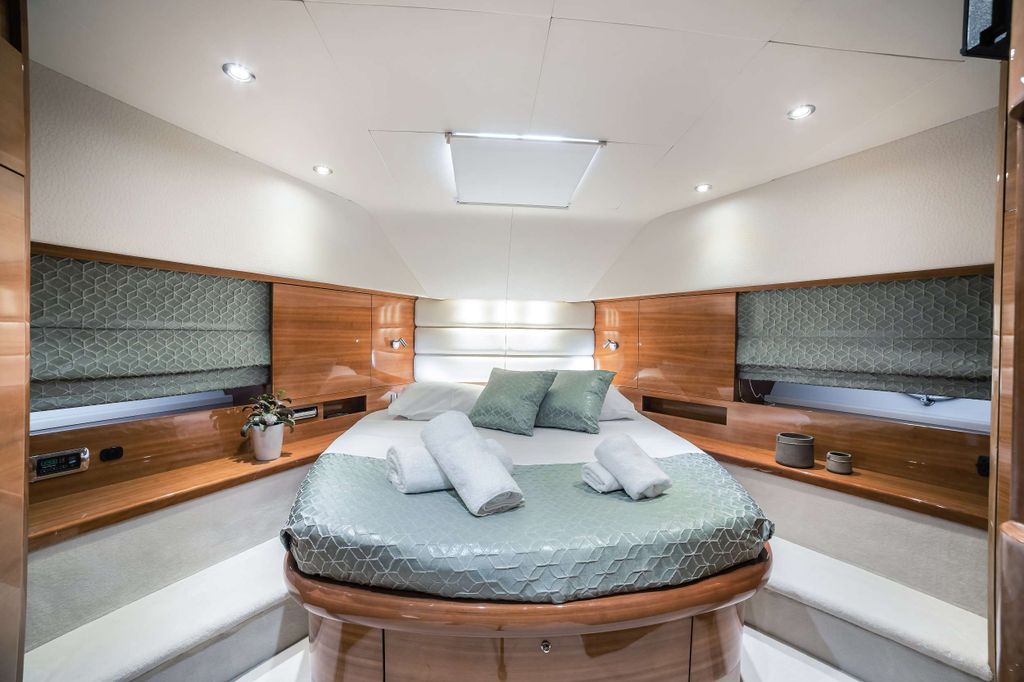 SUMMER THERAPY - Boat Images