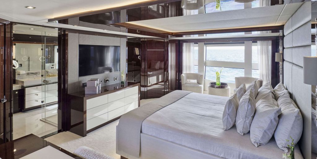 AQUA LIBRA - Boat Images