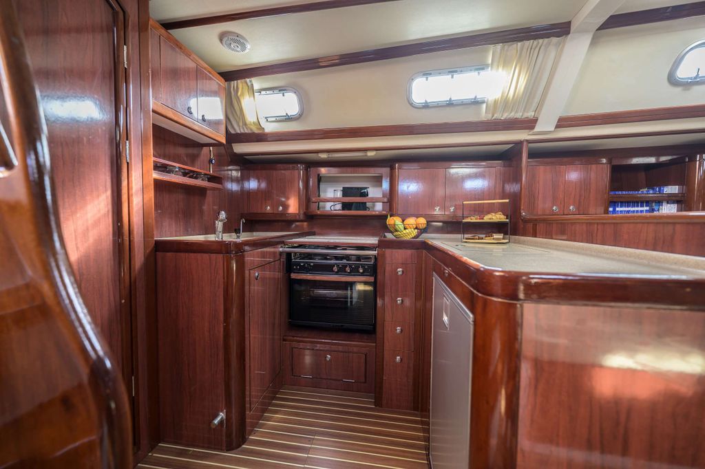 MYTHOS - Boat Images