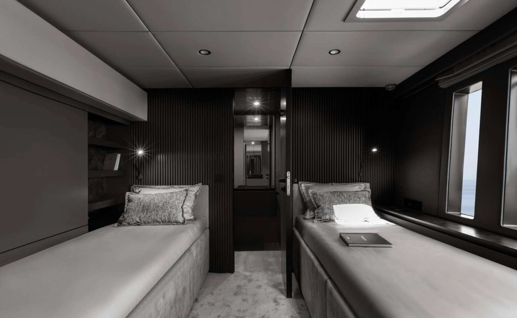 GRAYONE - Boat Images