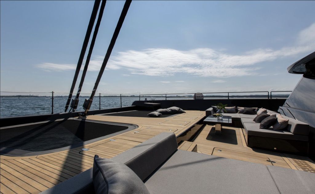 GRAYONE - Boat Images