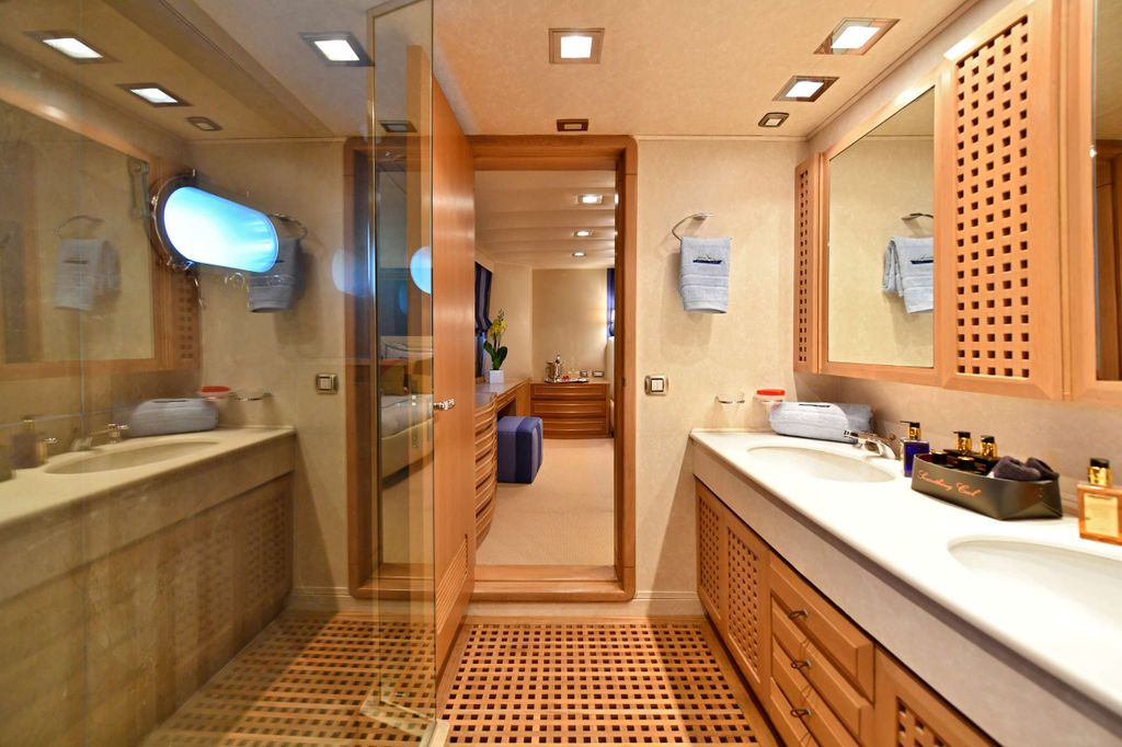 SOMETHING COOL - Boat Images
