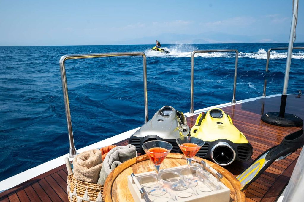 AQUILA - Boat Images