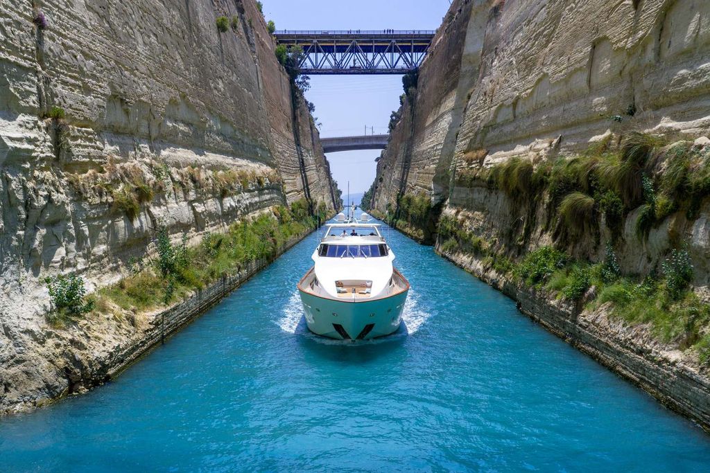 AQUILA - Boat Images