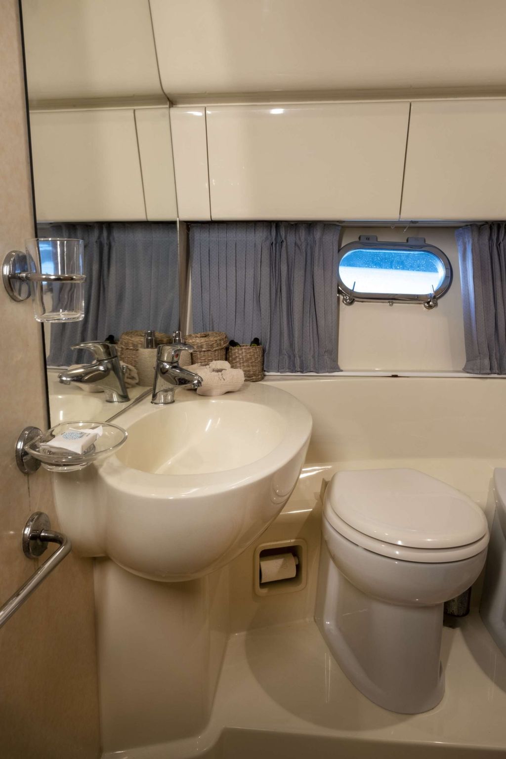 ARABELLA - Boat Images