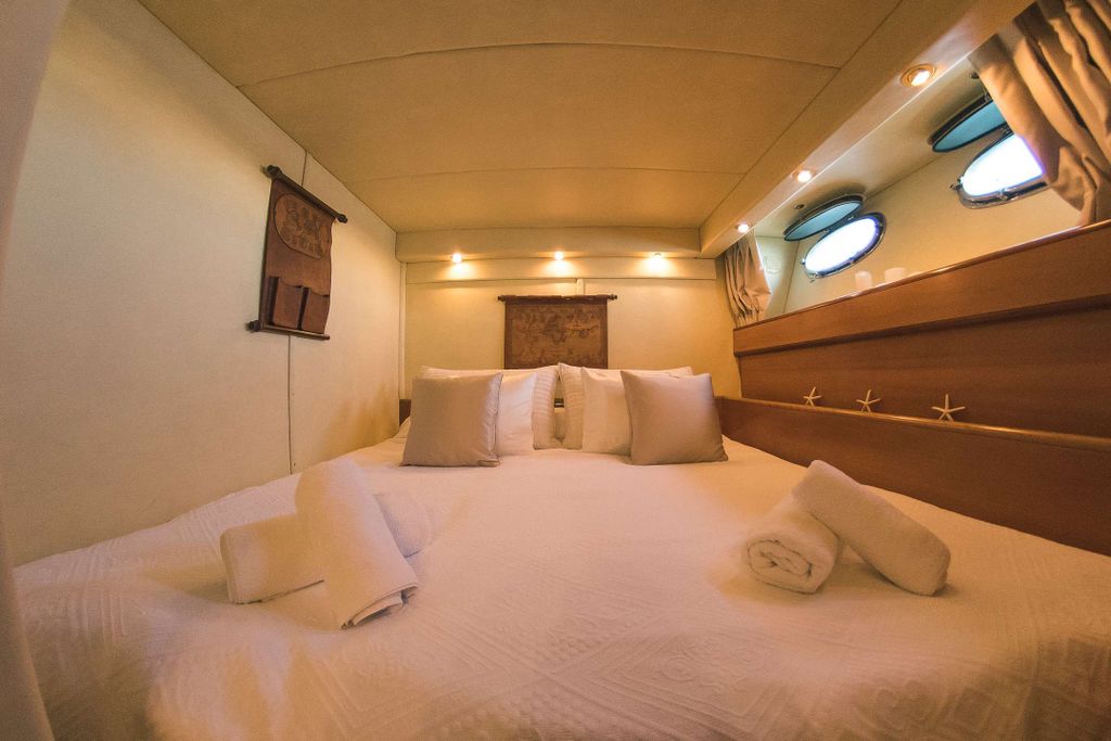 TEMPTATION - Boat Images