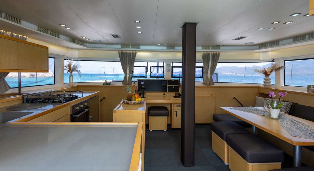 QUEEN OF DIAMONDS - Boat Images