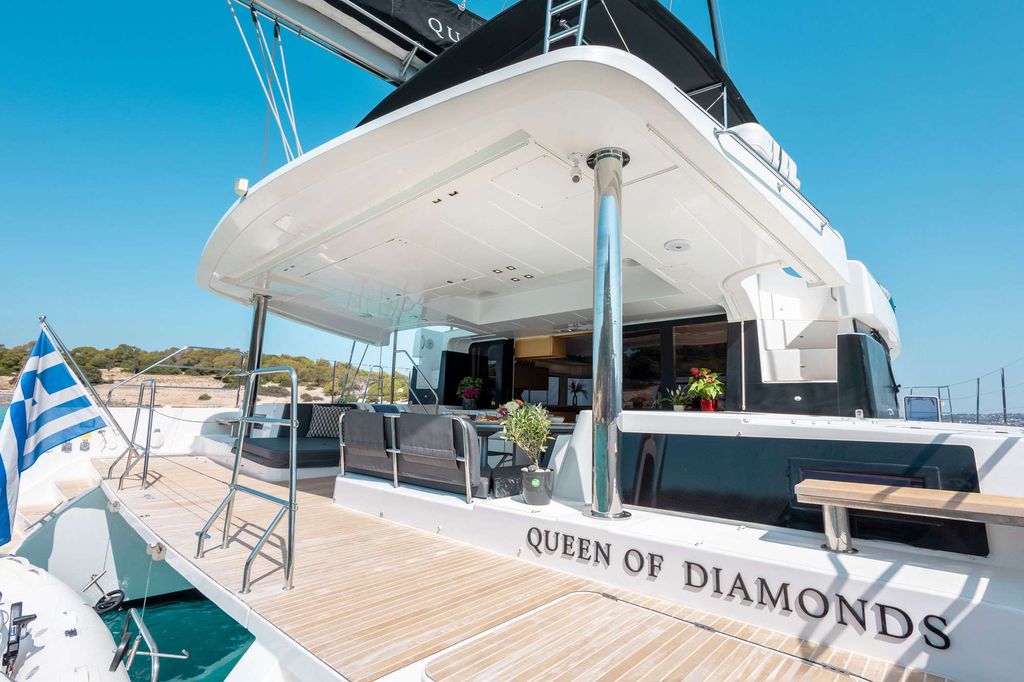 QUEEN OF DIAMONDS - Boat Images