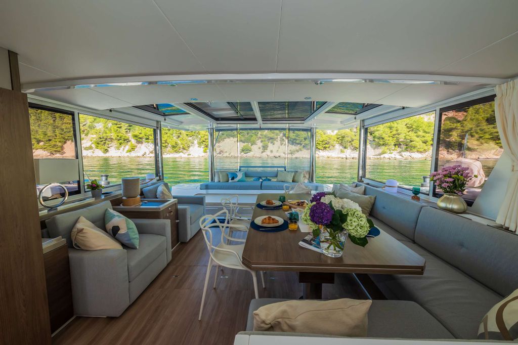 OCEAN LOUNGE - Boat Images