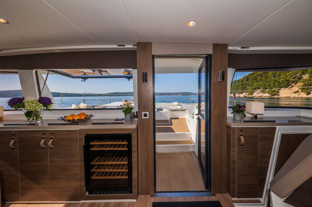OCEAN LOUNGE - Boat Images